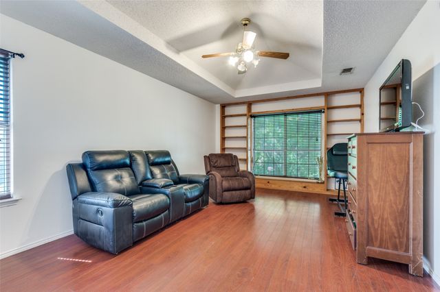 627 Lemon Drive, Arlington, TX 76018