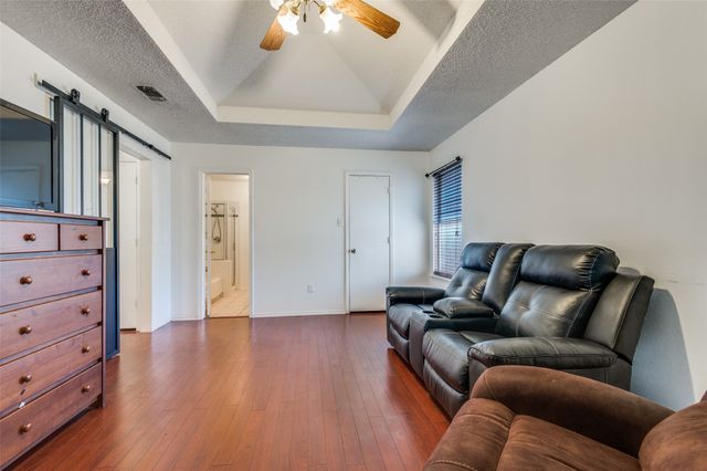 627 Lemon Drive, Arlington, TX 76018