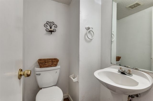 627 Lemon Drive, Arlington, TX 76018