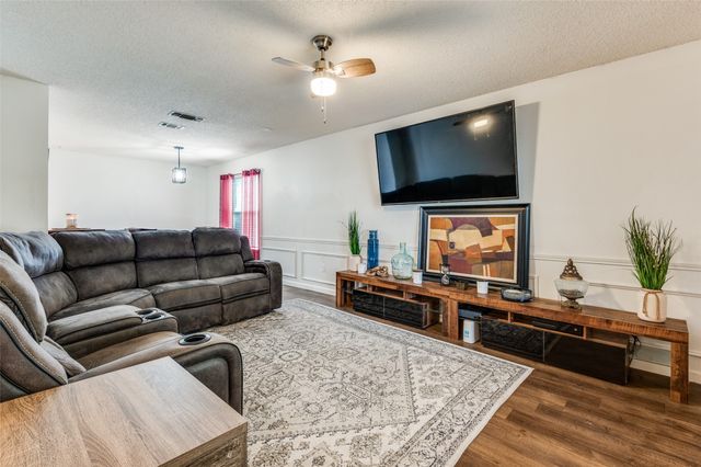 627 Lemon Drive, Arlington, TX 76018