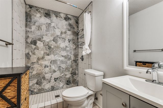 627 Lemon Drive, Arlington, TX 76018