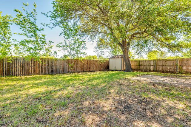 627 Lemon Drive, Arlington, TX 76018