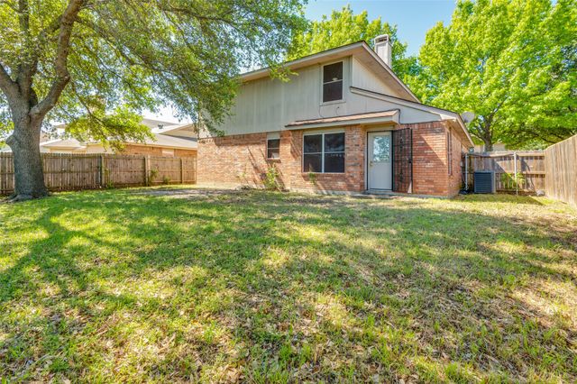 627 Lemon Drive, Arlington, TX 76018