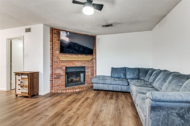 627 Lemon Drive, Arlington, TX 76018