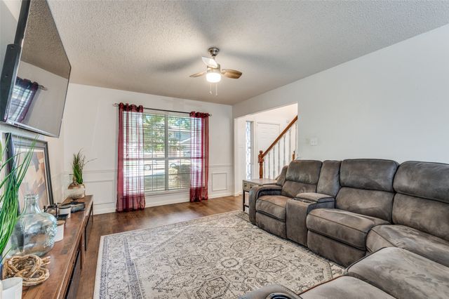 627 Lemon Drive, Arlington, TX 76018