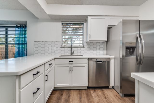 627 Lemon Drive, Arlington, TX 76018