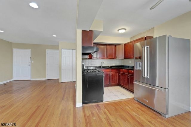 2215 Grand Ave 13, North Bergen Twp., NJ 07047