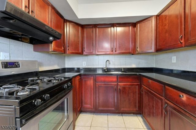 2215 Grand Ave 13, North Bergen Twp., NJ 07047