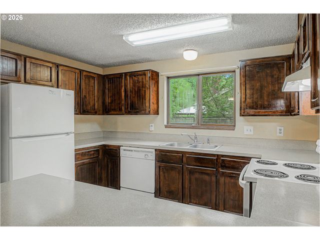 7750 Sw RAINTREE Dr, Beaverton, OR 97008