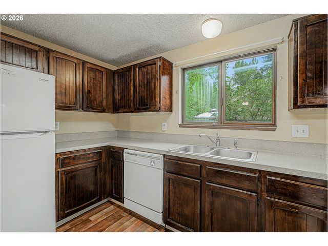 7750 Sw RAINTREE Dr, Beaverton, OR 97008