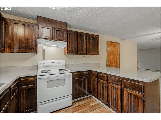 7750 Sw RAINTREE Dr, Beaverton, OR 97008