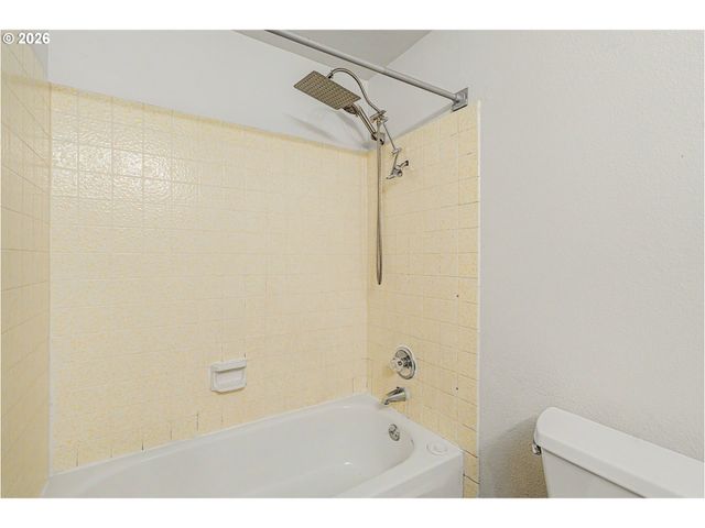 7750 Sw RAINTREE Dr, Beaverton, OR 97008