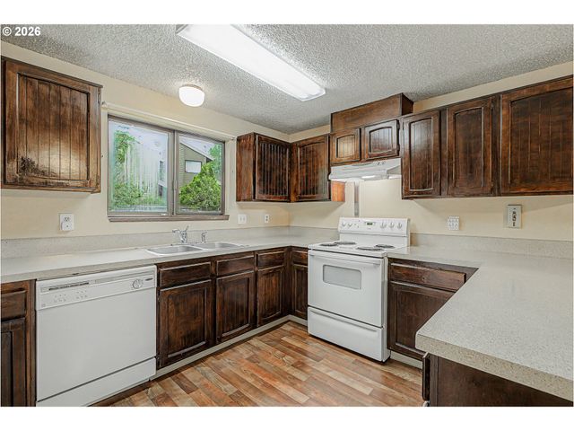 7750 Sw RAINTREE Dr, Beaverton, OR 97008