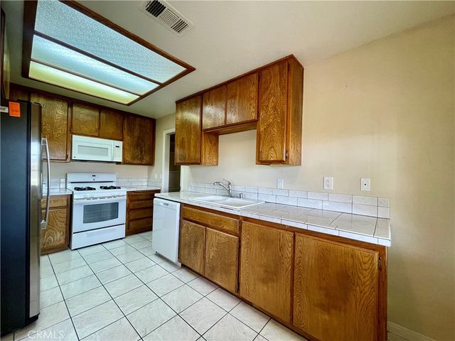 4763 W Avenue L8, Lancaster, CA 93536