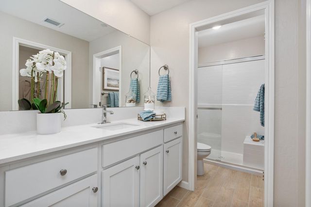 6581 E Clingstone Drive, Fresno, CA 93727