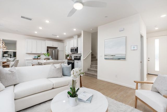 6581 E Clingstone Drive, Fresno, CA 93727