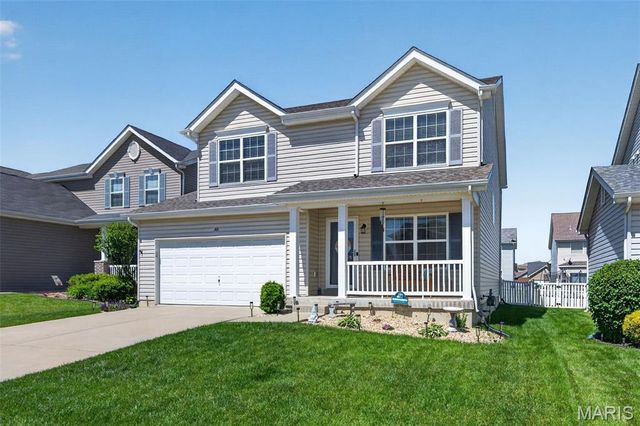205 Pecan Bluffs Drive, Wentzville, MO 63385