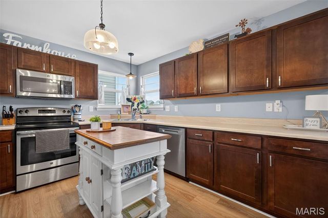 205 Pecan Bluffs Drive, Wentzville, MO 63385