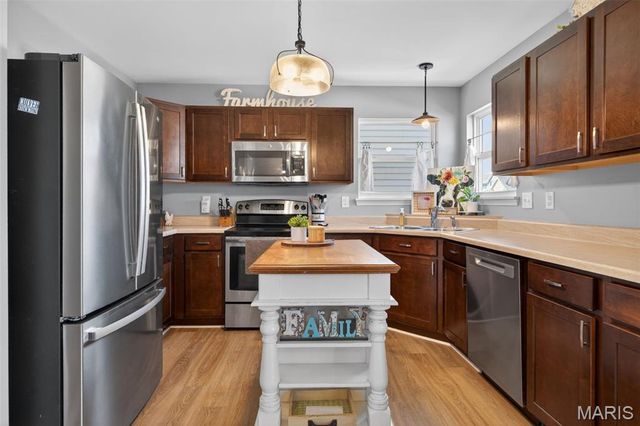 205 Pecan Bluffs Drive, Wentzville, MO 63385