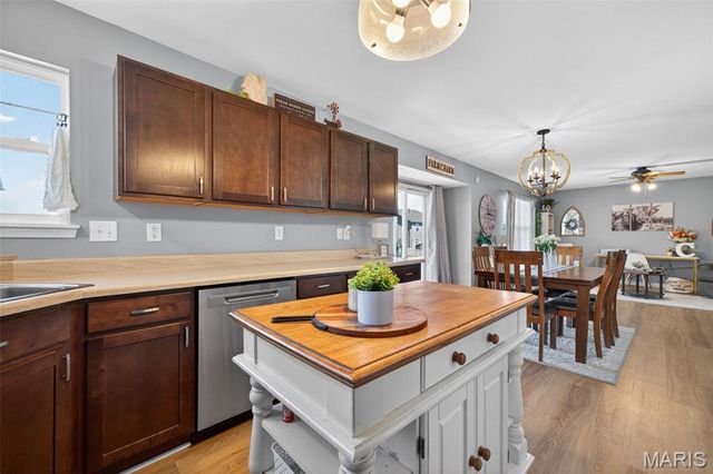 205 Pecan Bluffs Drive, Wentzville, MO 63385