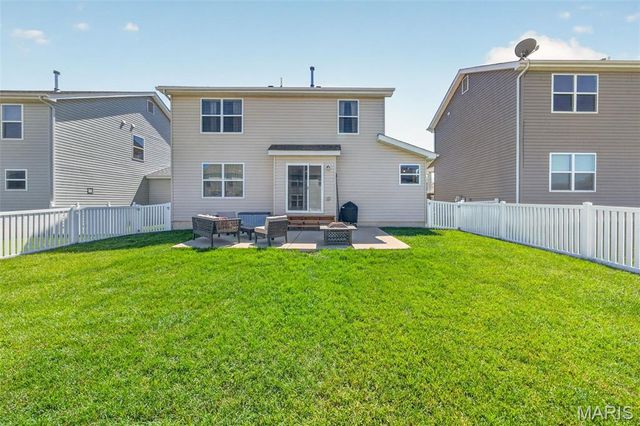 205 Pecan Bluffs Drive, Wentzville, MO 63385