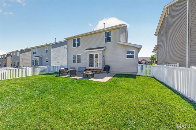 205 Pecan Bluffs Drive, Wentzville, MO 63385