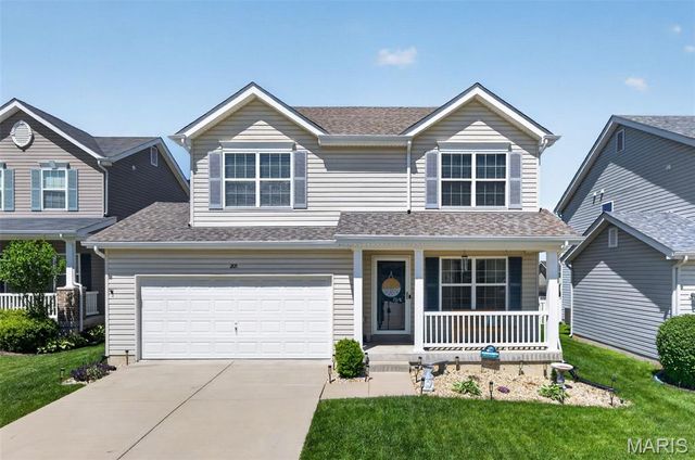 205 Pecan Bluffs Drive, Wentzville, MO 63385