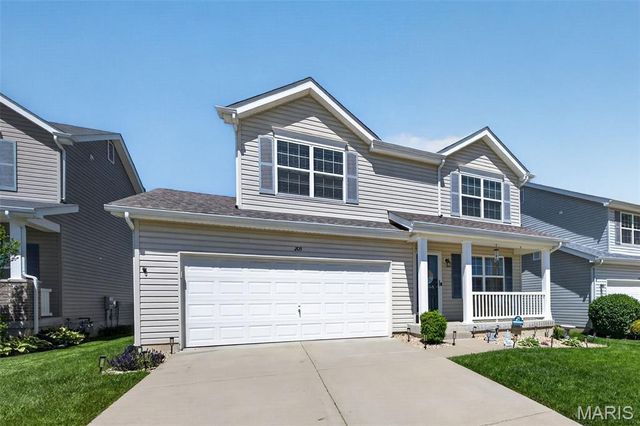 205 Pecan Bluffs Drive, Wentzville, MO 63385