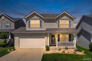 205 Pecan Bluffs Drive, Wentzville, MO 63385