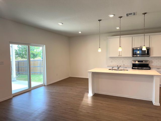 2141 Hiddenbrooke PASS, Seguin, TX 78155