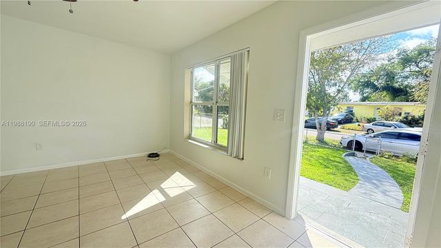 1411 NE 155th Ter 1411, North Miami Beach, FL 33162