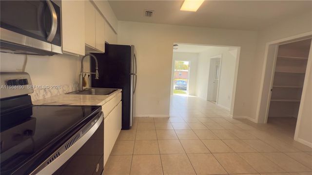 1411 NE 155th Ter 1411, North Miami Beach, FL 33162