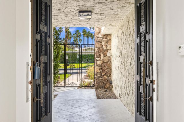 1540 E Sierra Way, Palm Springs, CA 92264