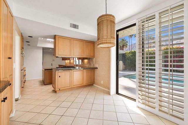 1540 E Sierra Way, Palm Springs, CA 92264