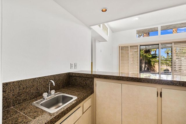 1540 E Sierra Way, Palm Springs, CA 92264