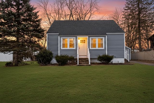 61 Saint Jacques Ave, Chicopee, MA 01020