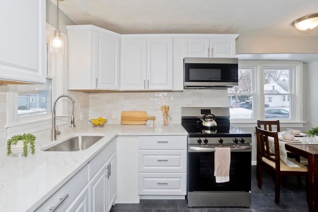 61 Saint Jacques Ave, Chicopee, MA 01020