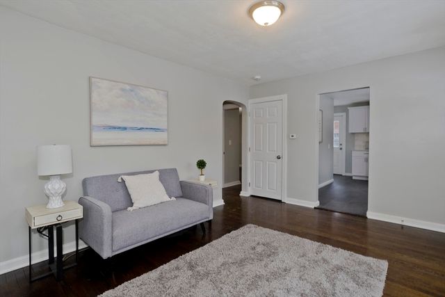 61 Saint Jacques Ave, Chicopee, MA 01020