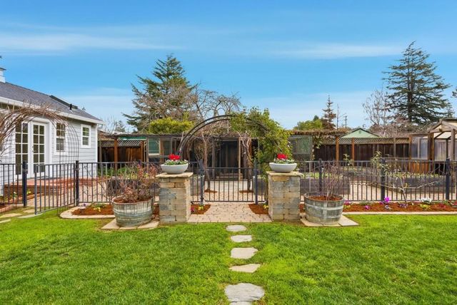 2025 Yorkshire Way, Mountain View, CA 94040