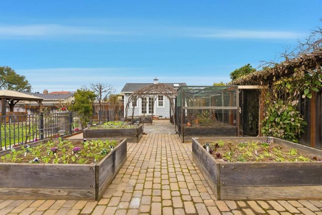 2025 Yorkshire Way, Mountain View, CA 94040