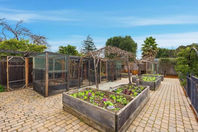 2025 Yorkshire Way, Mountain View, CA 94040