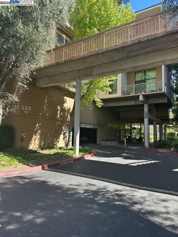 460 N Civic 106, Walnut Creek, CA 94596