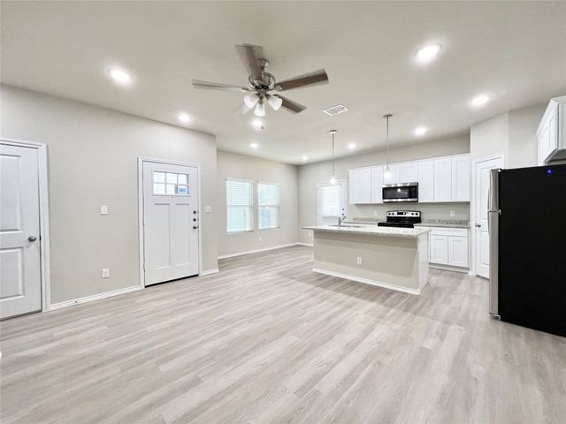 3501 E Renfro Street 123, Burleson, TX 76028