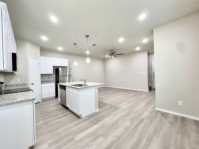 3501 E Renfro Street 123, Burleson, TX 76028