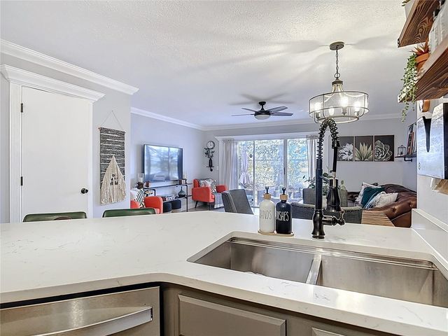 4835 WALDEN CIR 10, Orlando, FL 32811