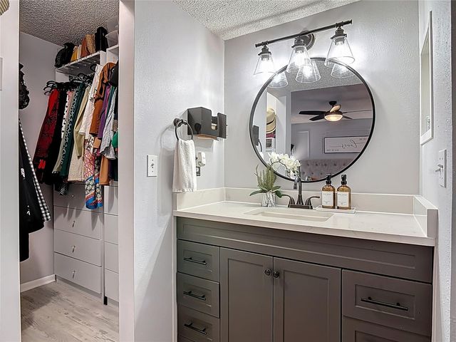 4835 WALDEN CIR 10, Orlando, FL 32811