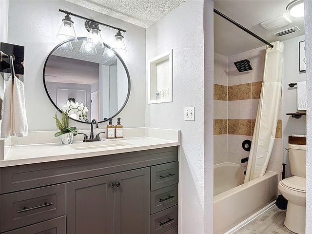 4835 WALDEN CIR 10, Orlando, FL 32811