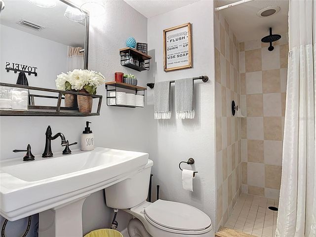 4835 WALDEN CIR 10, Orlando, FL 32811