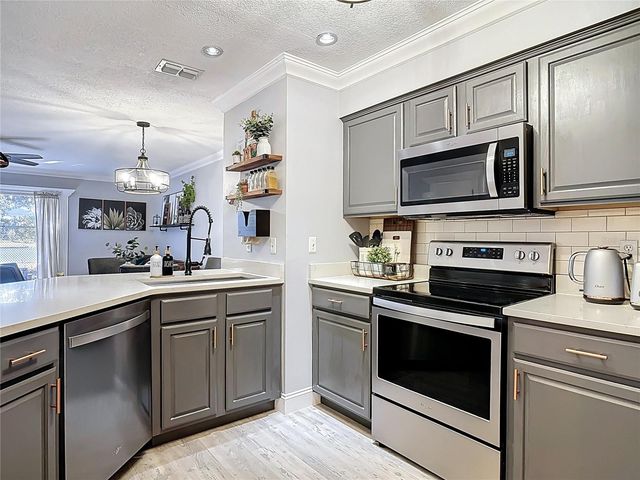 4835 WALDEN CIR 10, Orlando, FL 32811