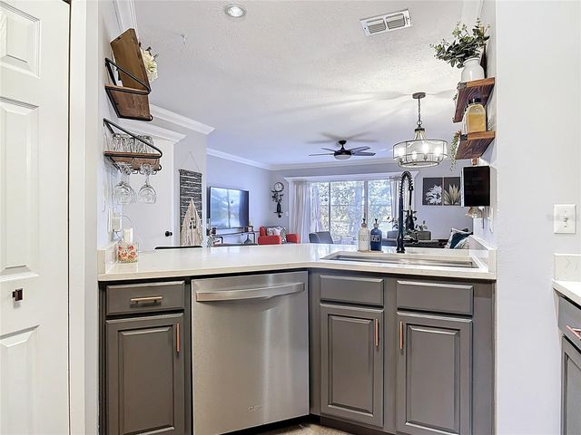 4835 WALDEN CIR 10, Orlando, FL 32811